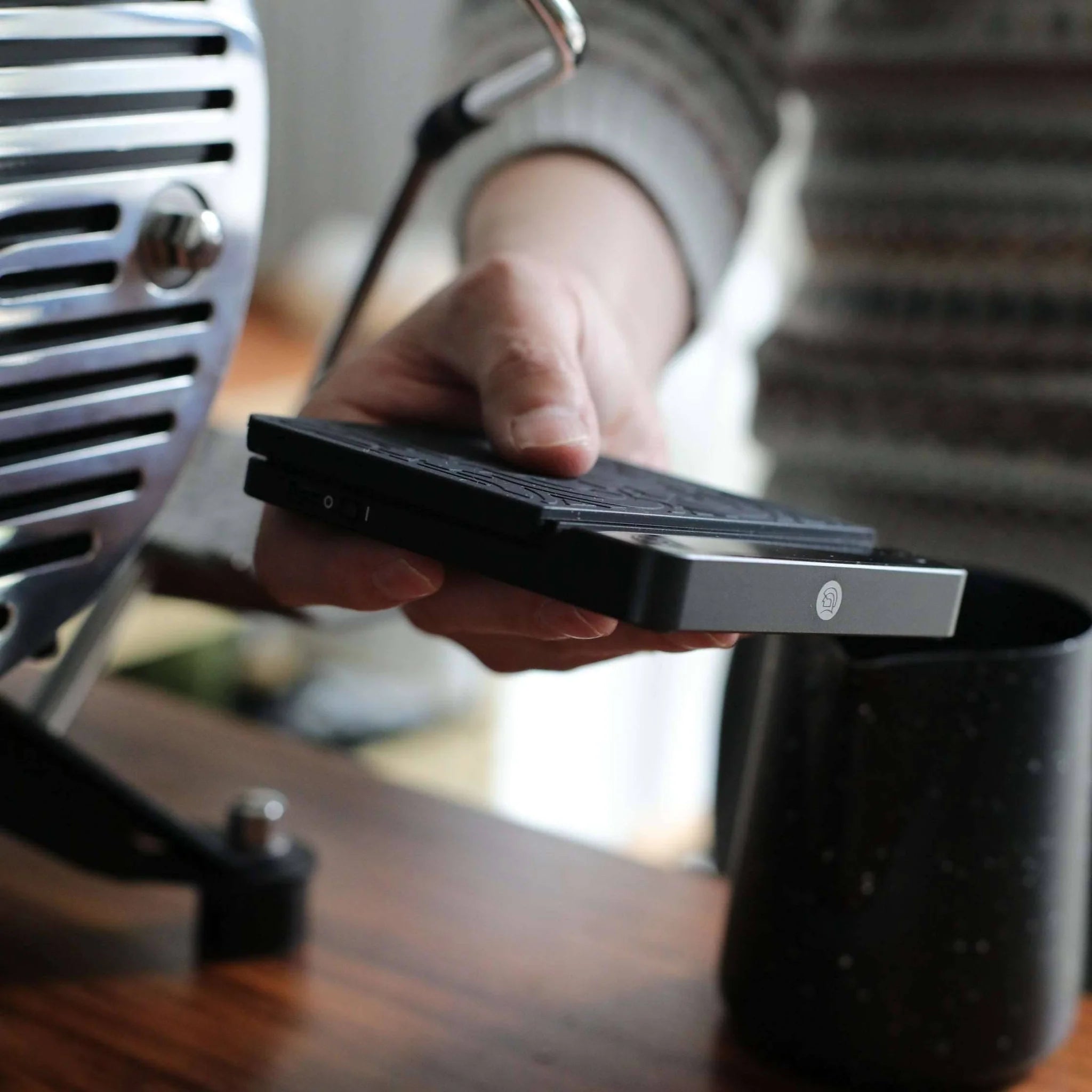 zeroHero Yunzhi E-Smart Scale precision espresso brewing with digital display showing weight measurements for coffee dosing